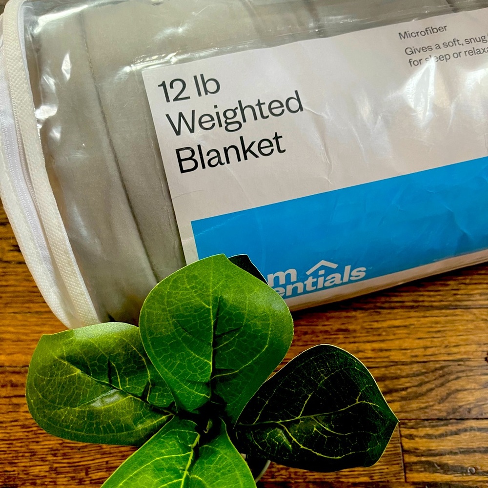 Heavy blanket 12lb gray color. Microfiber